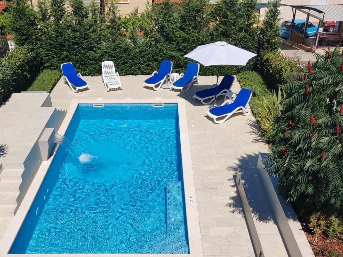 Apartment With Heated Pool, Villa Regina พูลา ภายนอก รูปภาพ